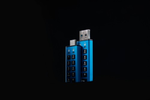 Kingston Technology IronKey Keypad 200 USB flash drive 512 GB USB Type-C 3.2 Gen 1 (3.1 Gen 1) Blue