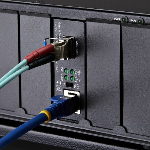 StarTech.com MCM1110SMLC20 network media converter 2000 Mbit/s 1310 nm Single-mode Black