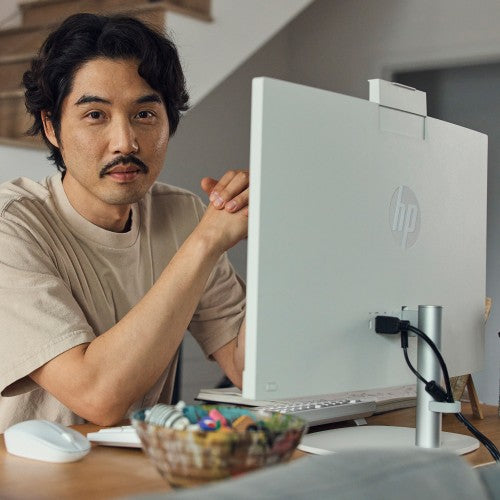 HP All-in-One 24-cr0410 PC AMD Athlon Silver 23.8" 1920 x 1080 pixels 8 GB LPDDR5-SDRAM White